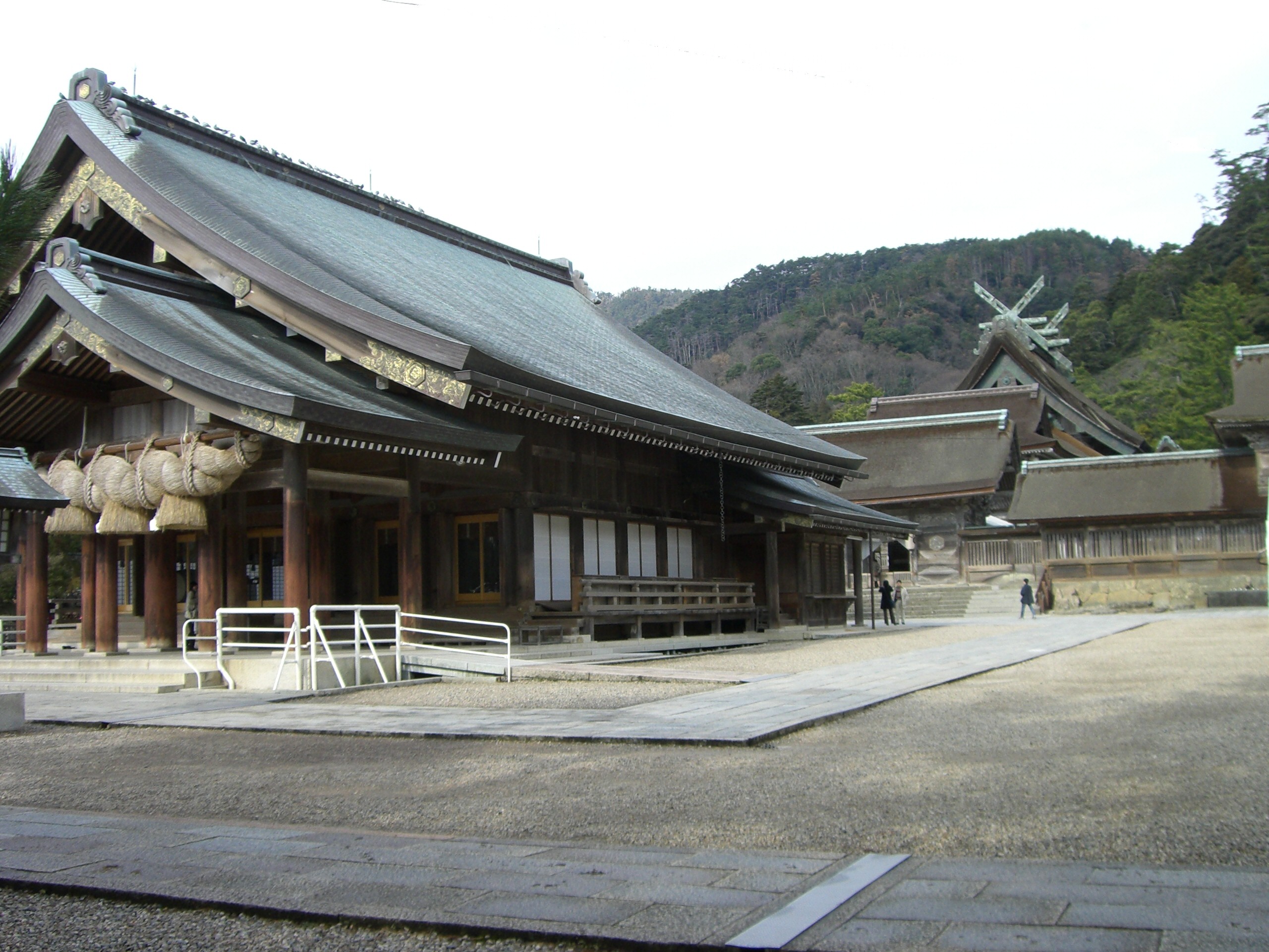The Haiden prayer hall in front of the Honden at Izumo Taisha
